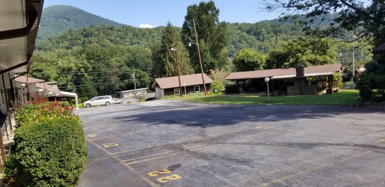 Tanglewood Motel And Log Cabins Maggie Valley Dış mekan fotoğraf